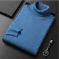 pull homme col roulé coupe ajustée en bleu