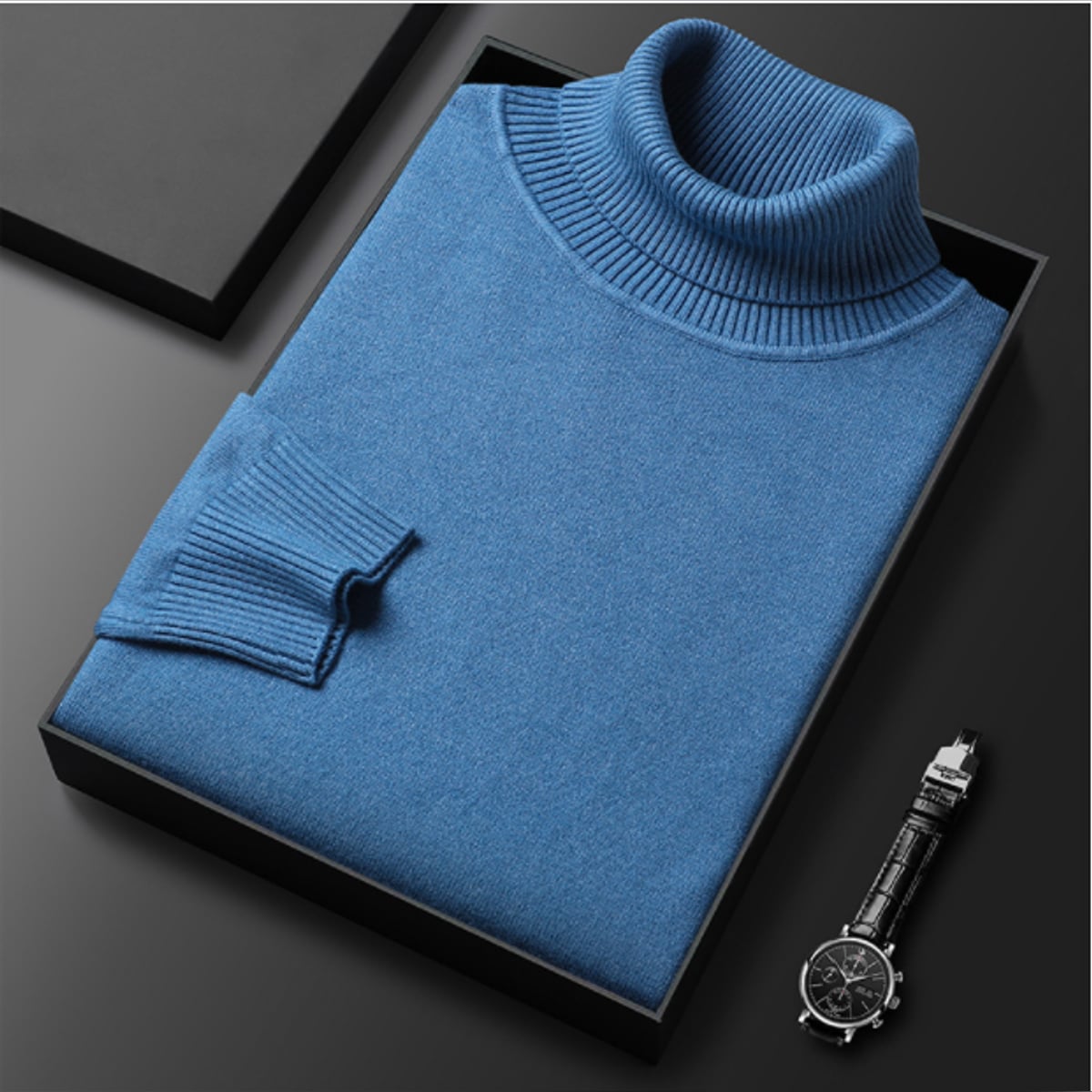 pull homme col roulé coupe ajustée en bleu