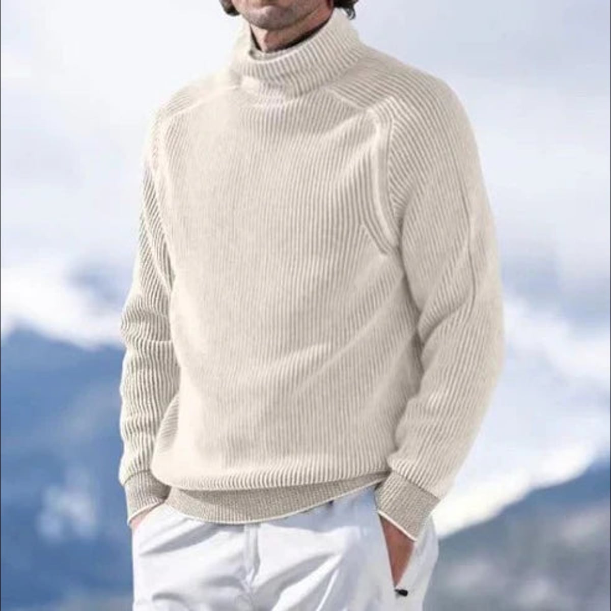pull homme col roulé coupe ajustée — beige