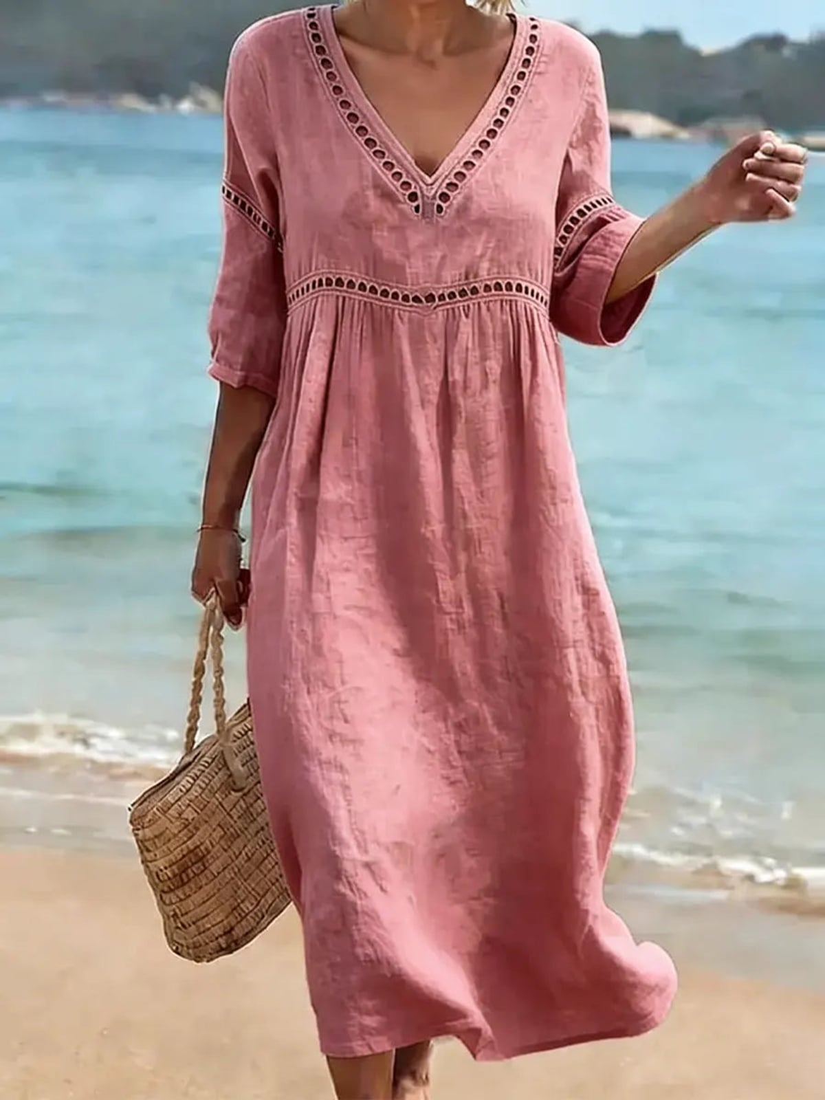 robe femme mi-longue col en v coupe fluide en rose
