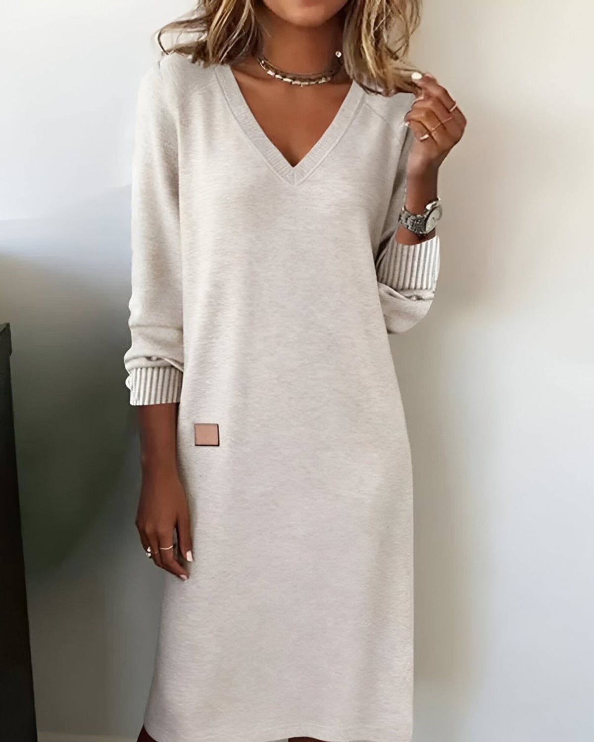 robe femme mi-longue col en v manches longues en blanc