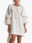 robe femme trapèze manches bouffantes boutons floraux en blanc cassé
