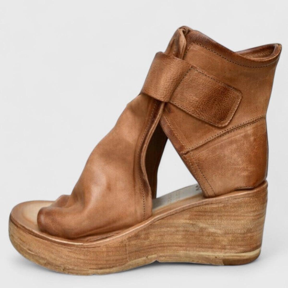 sandales compensées femme bout ouvert boucles en marron