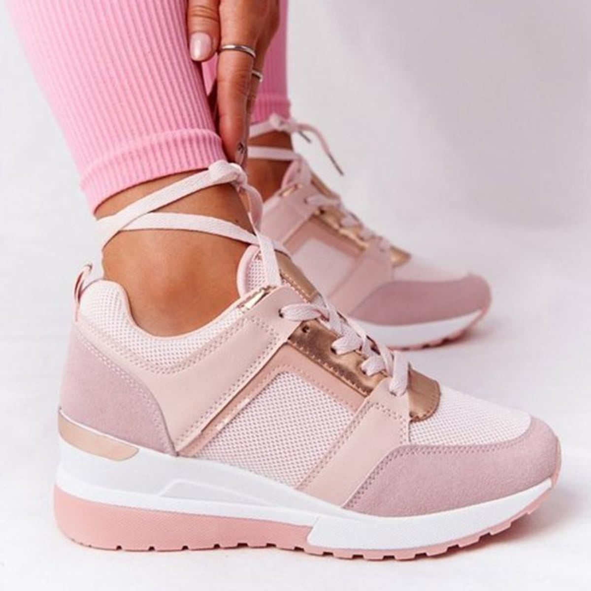 sneakers femme compensées à lacets en rose