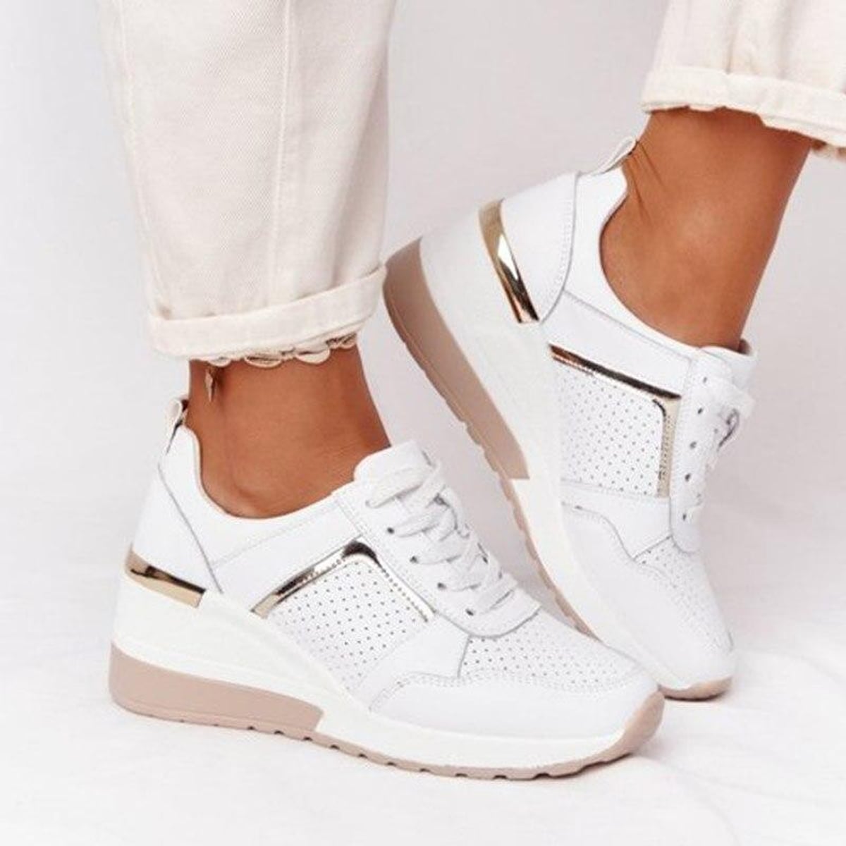 sneakers femme compensées à lacets en blanc
