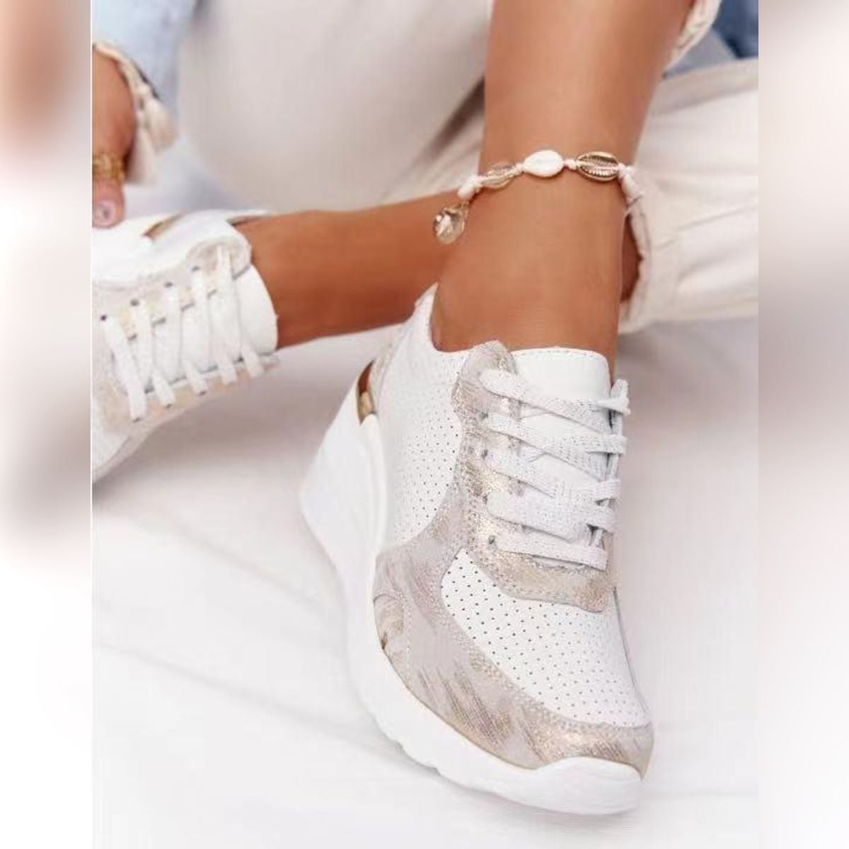 sneakers femme compensées à lacets en blanc