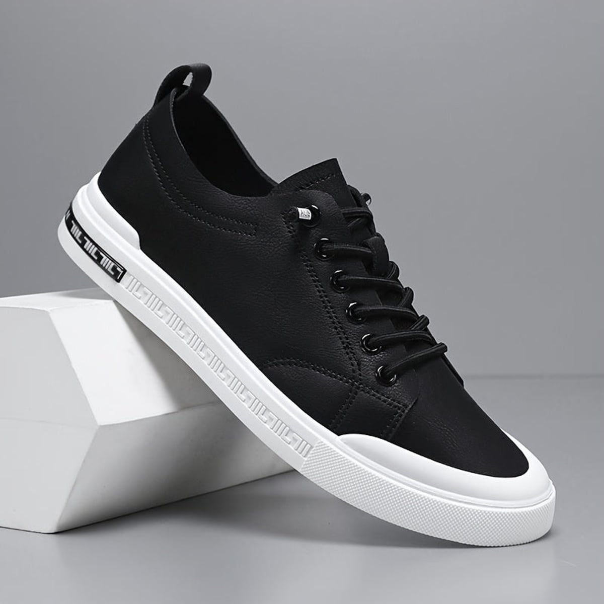 sneakers homme lacets minimalistes en noir