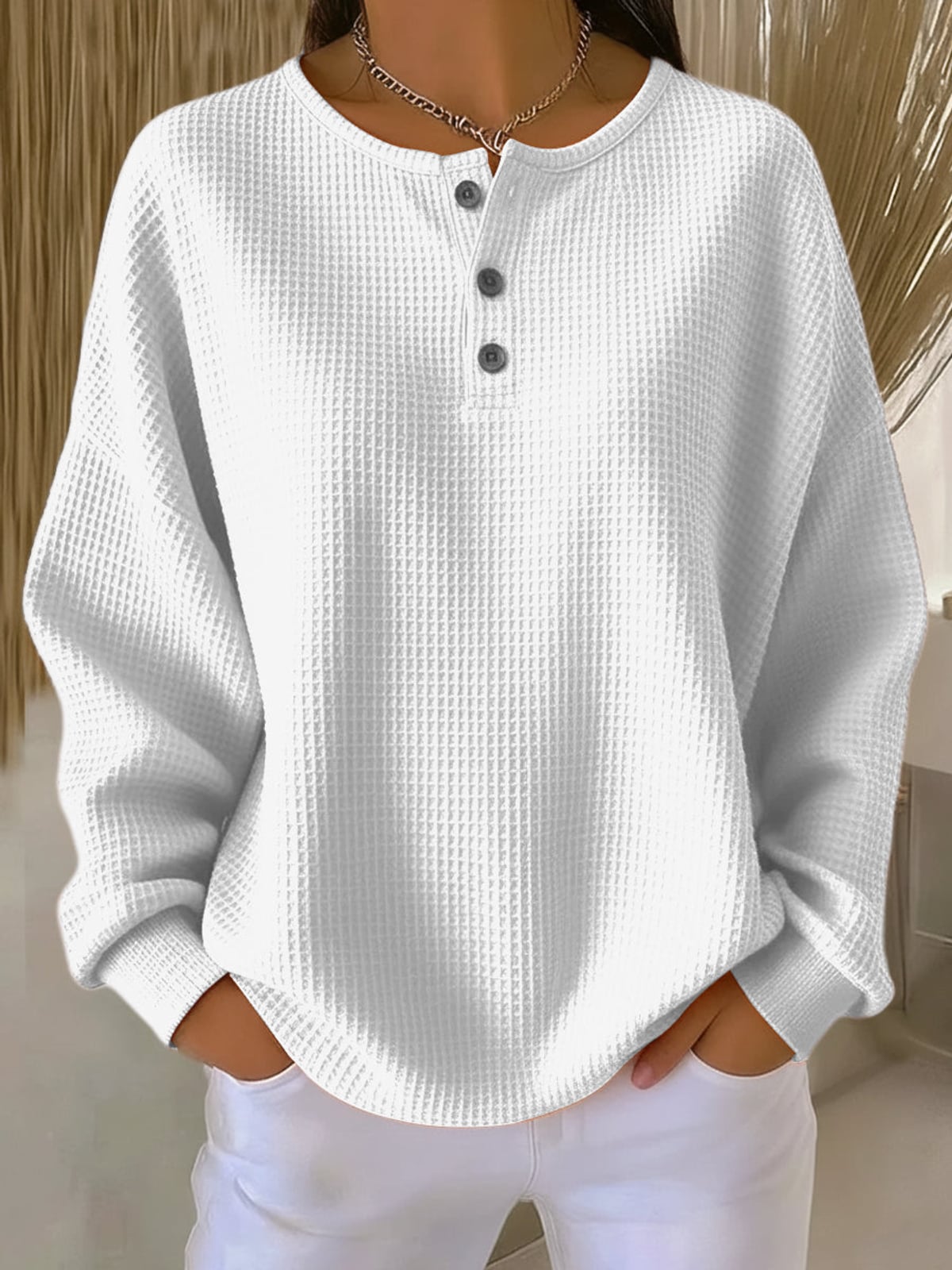 sweat femme oversize col rond boutonné en blanc