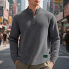 sweatshirt homme col zippé texturé en gris foncé