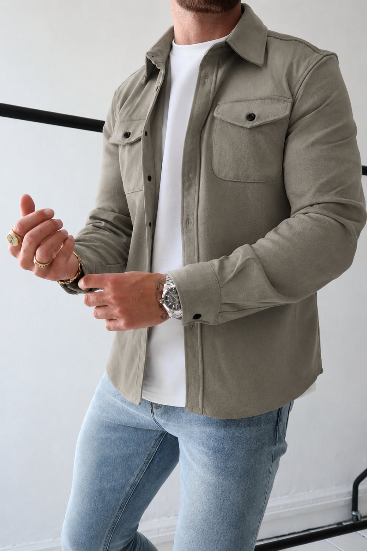 veste chemise homme manches longues poches poitrine en beige