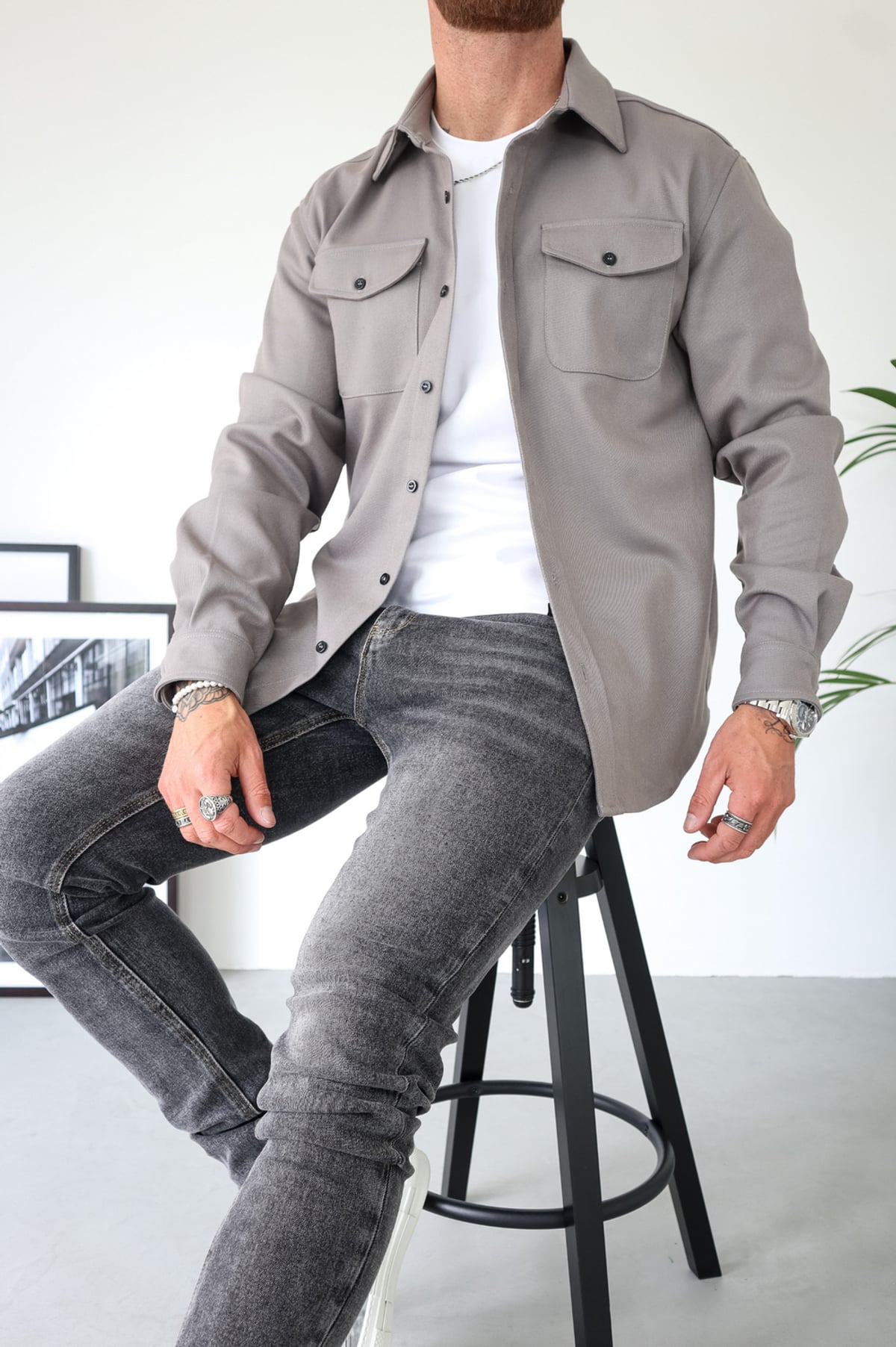 veste chemise homme manches longues poches poitrine en gris